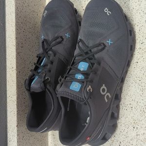On Cloud X3 size 10